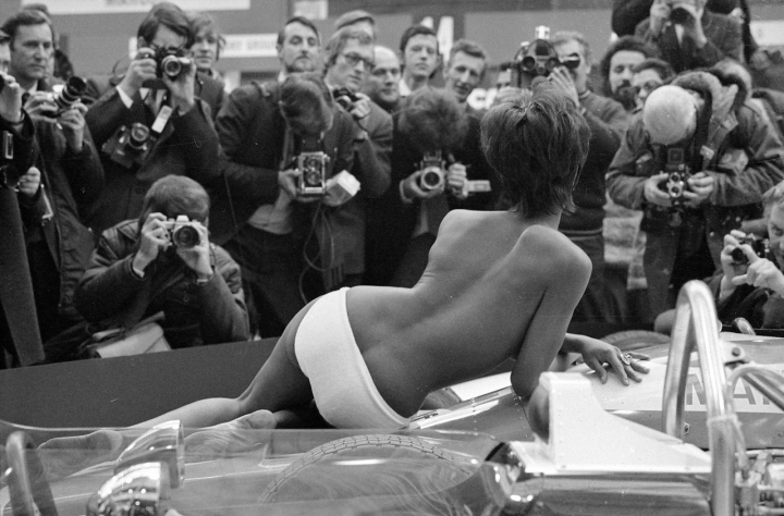 Джули Десмонд рекламирует Москвич 427