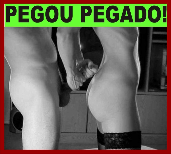 Прижалась попкой к парню